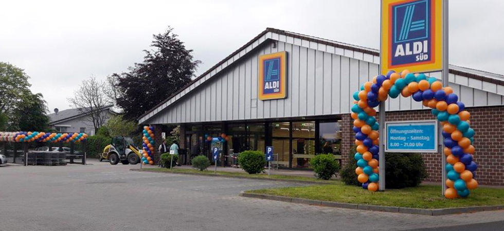 Ladenaußendekoration mit Luftballons - Aldi Süd